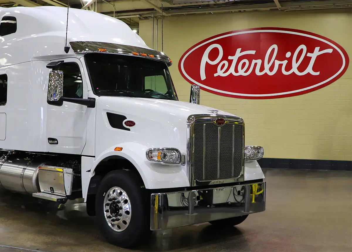 Peterbilt Makes UltraLoft Sleeper Available on Model 567
